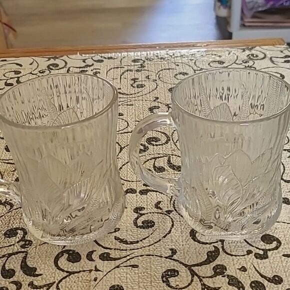 Elegant Clear Glass Mug Set - Picture 4 of 7